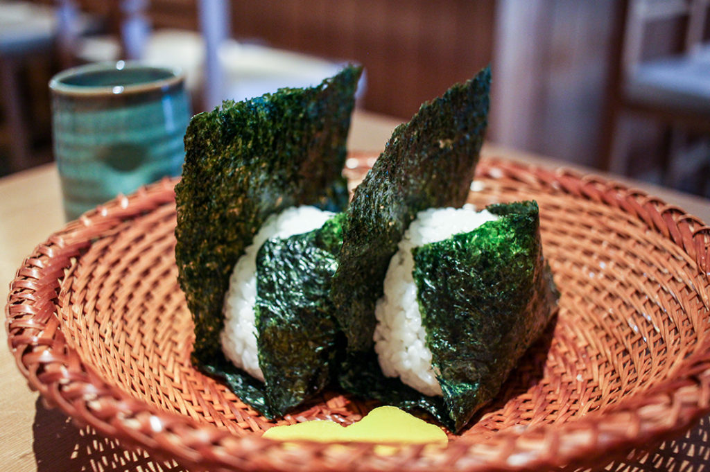 Cơm nắm của cửa hàng Onigiri Asakusa Yadoroku ghi điểm bởi hương vị truyền thống Onigiri-Asakusa-Yadoroku